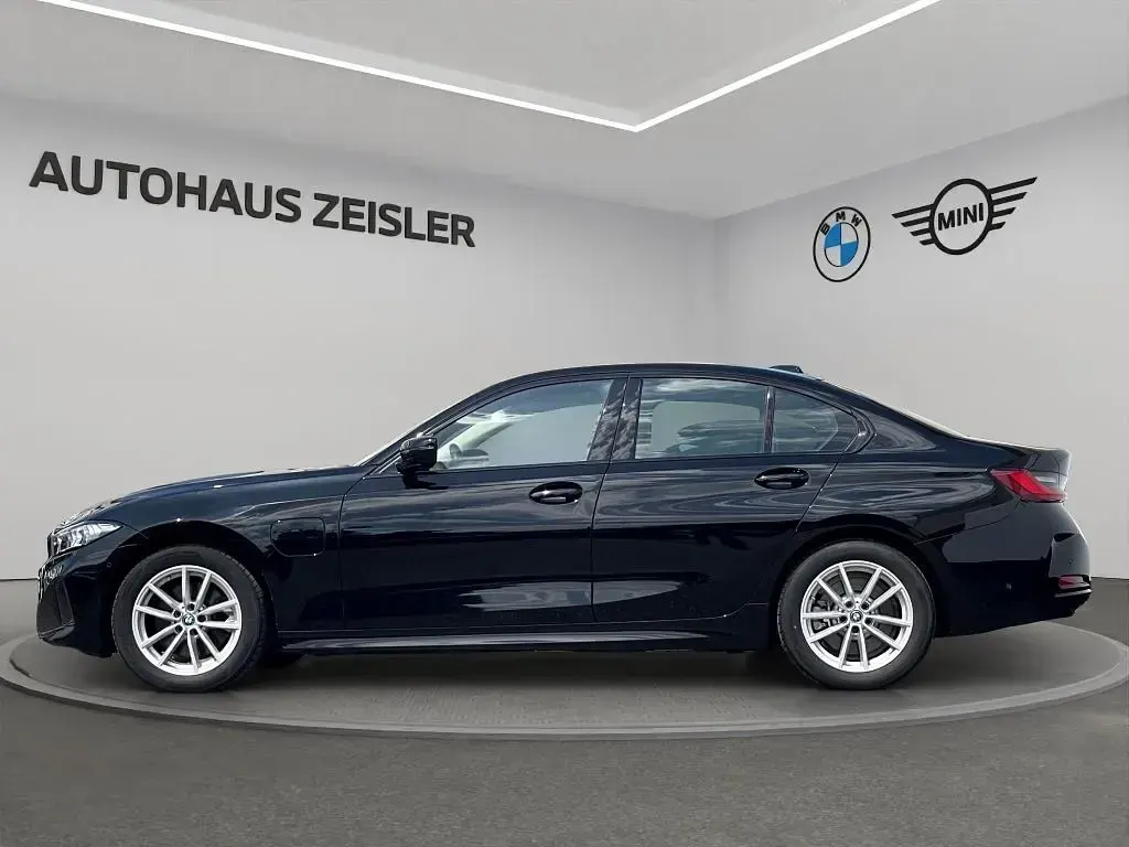 Gebraucht BMW 330 184 PS (135 kW) 2024 Schwarz Limousine