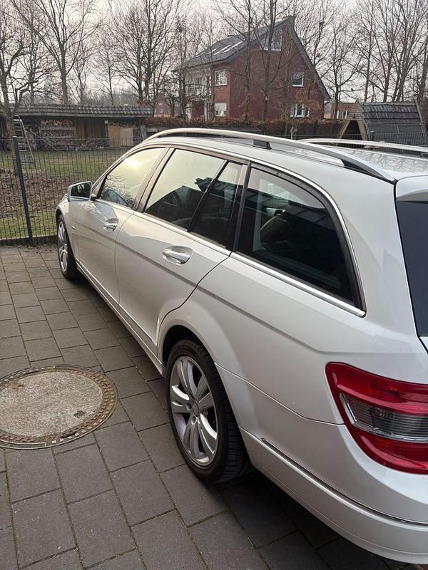 Gebraucht Mercedes C180 156 PS (114 kW) 2010 Weiß Kombi