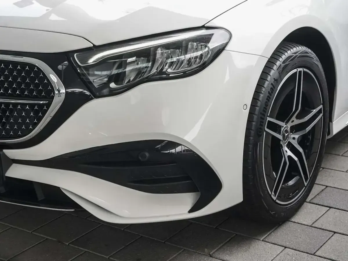 Used Mercedes E300 Advanced 313 HP (230 kW) 2025 White Sedan