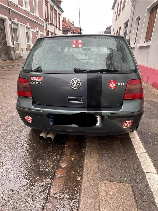 Grau Gebraucht 1999 VW Golf IV Kleinwagen | 1.600 € - Bild 1/4