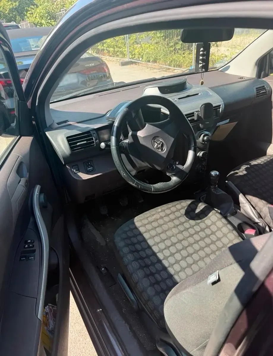 Gebraucht Toyota iQ 68 PS (50 kW) 2009 Andere farben Kleinwagen
