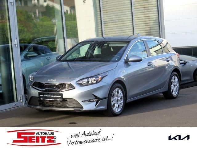 Silber Gebraucht 2024 Kia Ceed Comfort Limousine | 20.590 € (Superpreis) - Bild 1/3