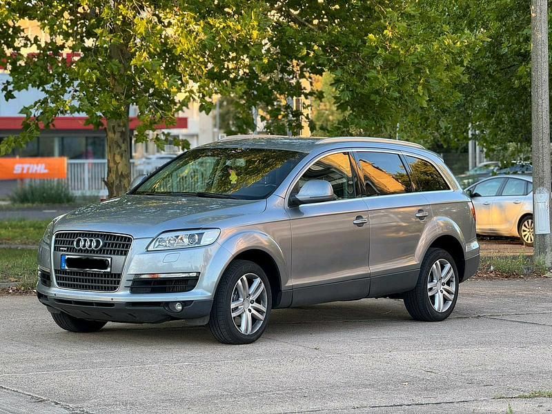 Grau Gebraucht 2007 Audi Q7 SUV | 9.000 € (Guter Preis) - Bild 1/4