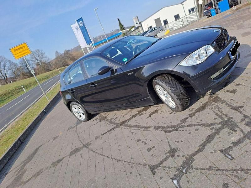 Gebraucht BMW 116 122 PS (89 kW) 2009 Schwarz Kleinwagen