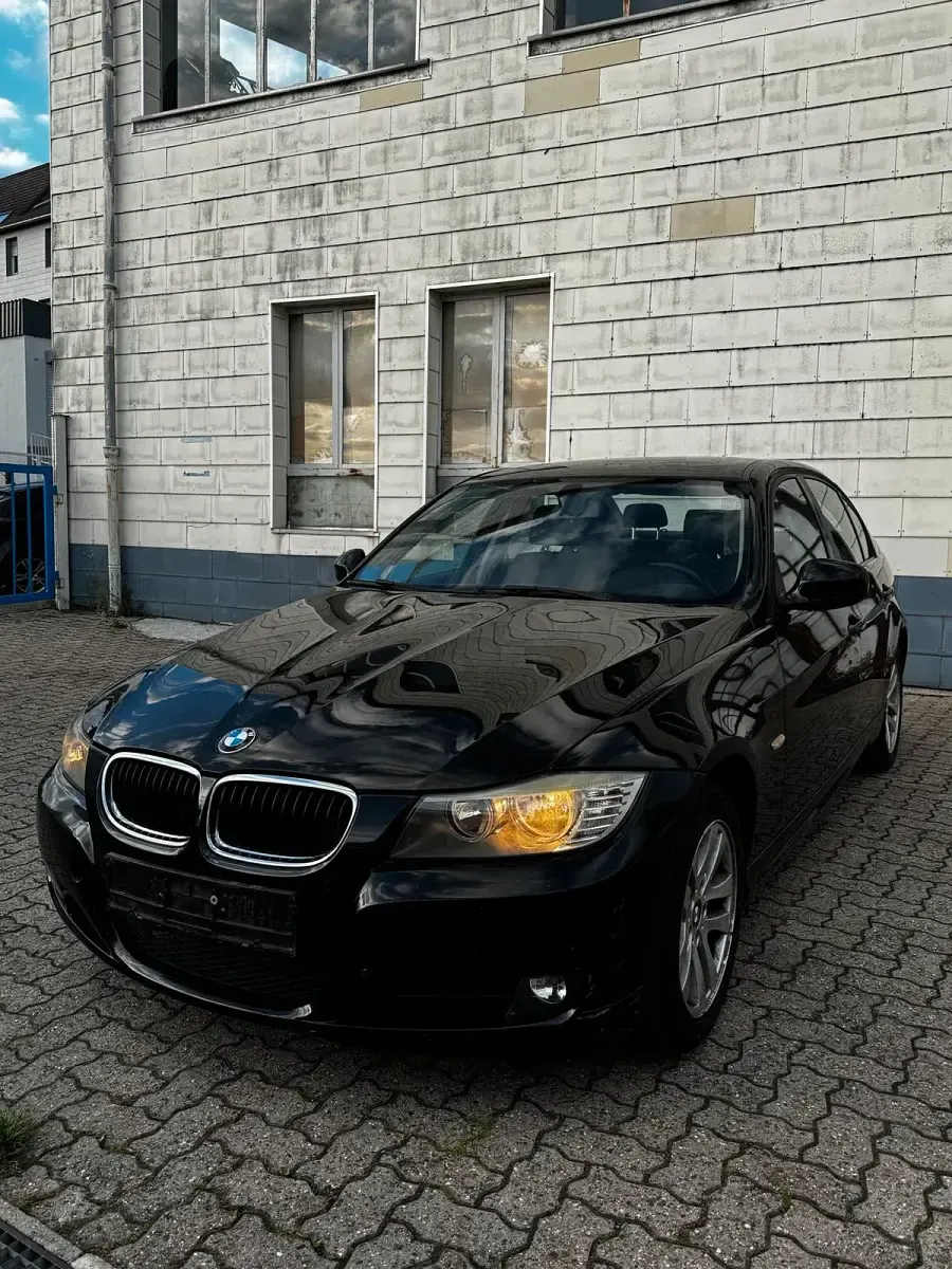 Gebraucht BMW 316 116 PS (85 kW) 2009 Schwarz Limousine