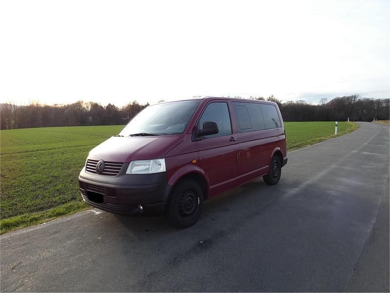 Second-hand VW Caravelle 131 CP (96 kW) 2004 Roșu Van