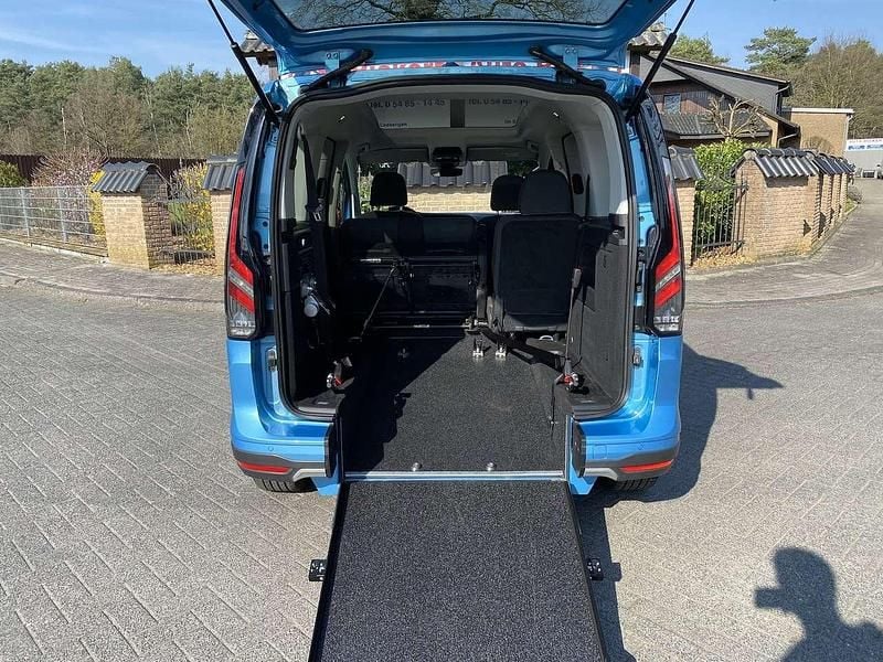 Second-hand VW Caddy Active 102 CP (75 kW) 2023 Albastru Monovolum