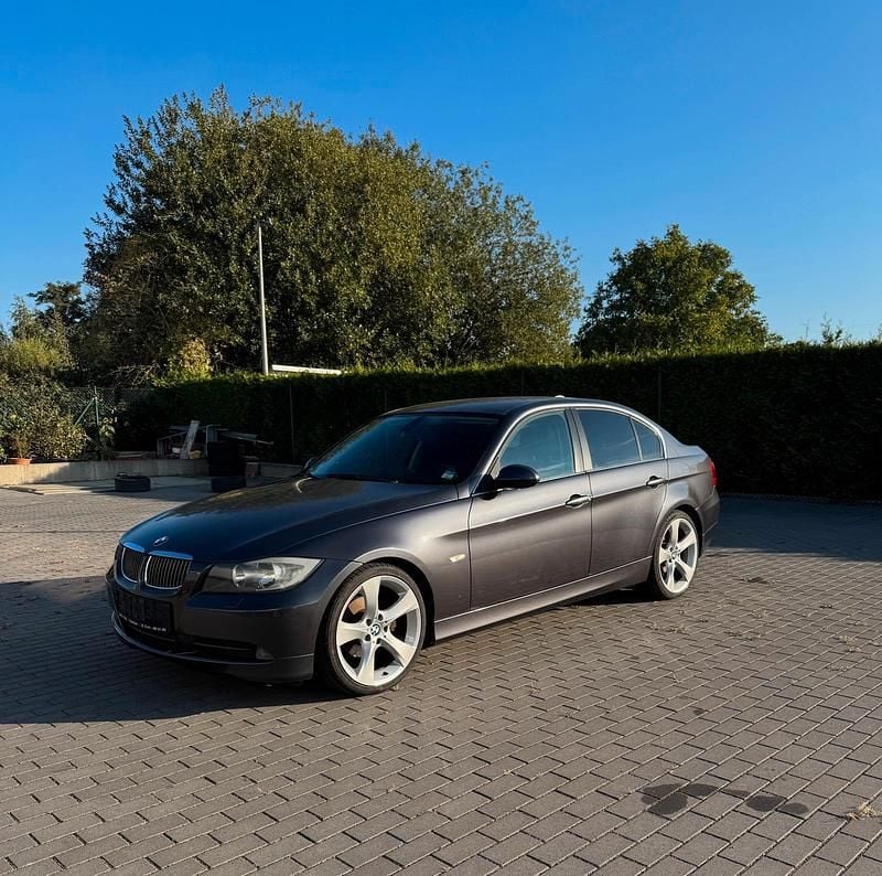 Silber Gebraucht 2005 BMW 325 Limousine | 3.250 € - Bild 1/4