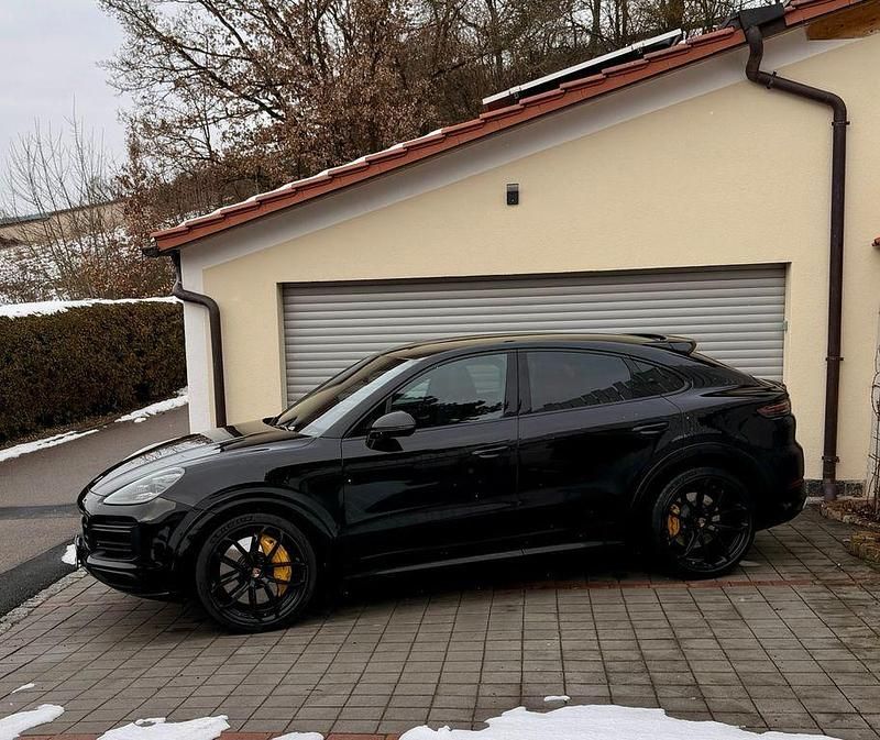Gebraucht Porsche Cayenne Turbo Sport 549 PS (403 kW) 2020 Schwarz SUV