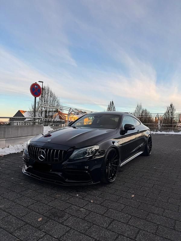 Schwarz Gebraucht 2019 Mercedes C63S AMG AMG Coupé | 69.900 € (Teuer) - Bild 1/4