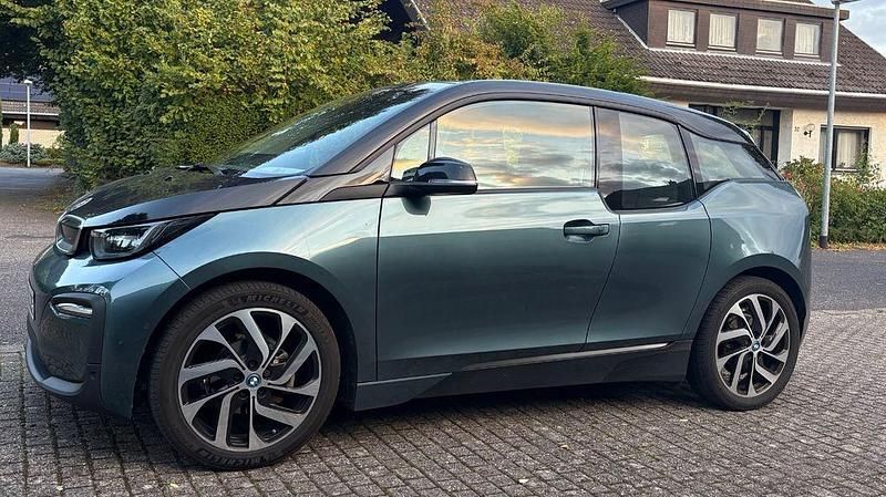 Blau Gebraucht 2022 BMW i3 Kleinwagen | 18.900 € (Fairer Preis) - Bild 1/4