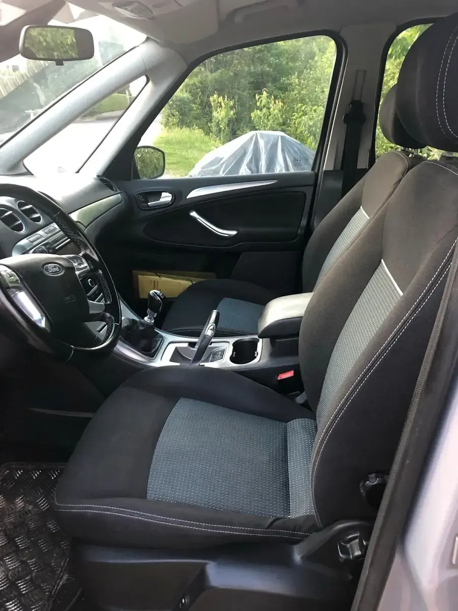 Gebraucht Ford Galaxy 140 PS (102 kW) 2010 Silber Van / Kleinbus