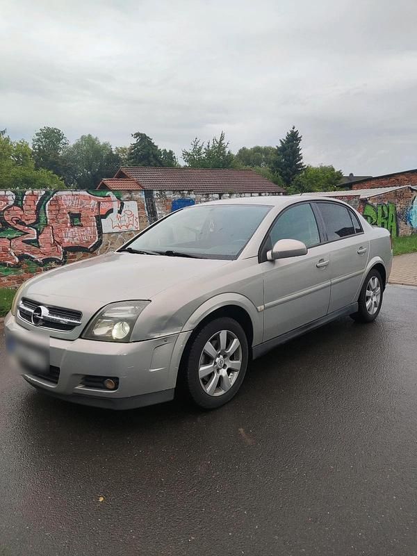 Grau Gebraucht 2005 Opel Vectra Limousine | 700 € (Superpreis) - Bild 1/4