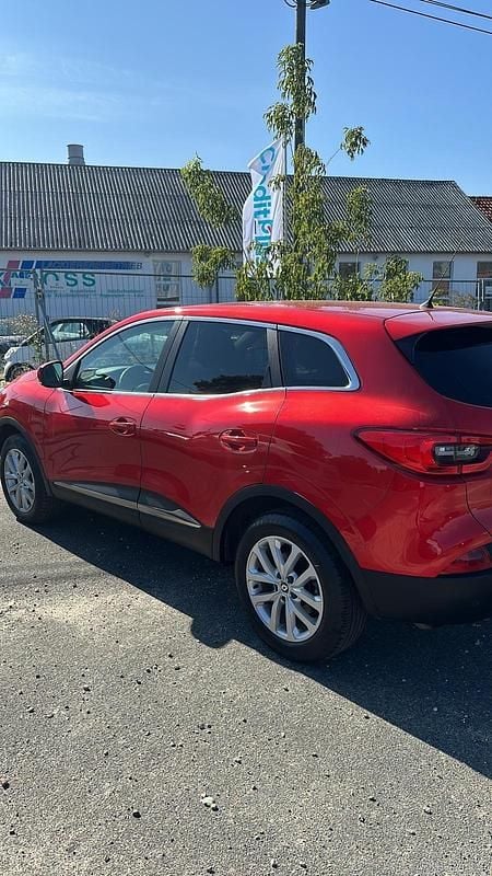 Rot Gebraucht 2016 Renault Kadjar SUV | 10.999 € (Fairer Preis) - Bild 1/4