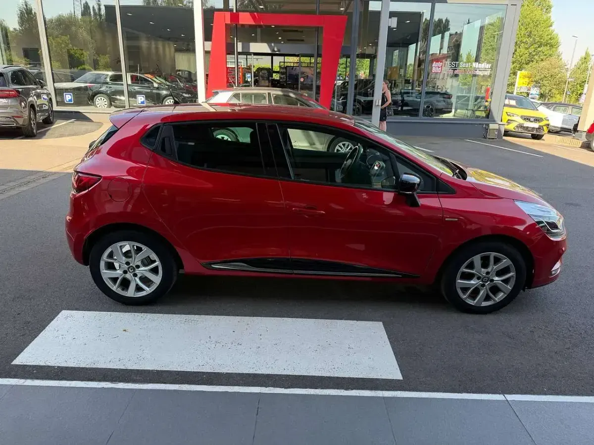 Gebraucht Renault Clio LIMITED 73 PS (53 kW) 2018 Feuerrot Kleinwagen