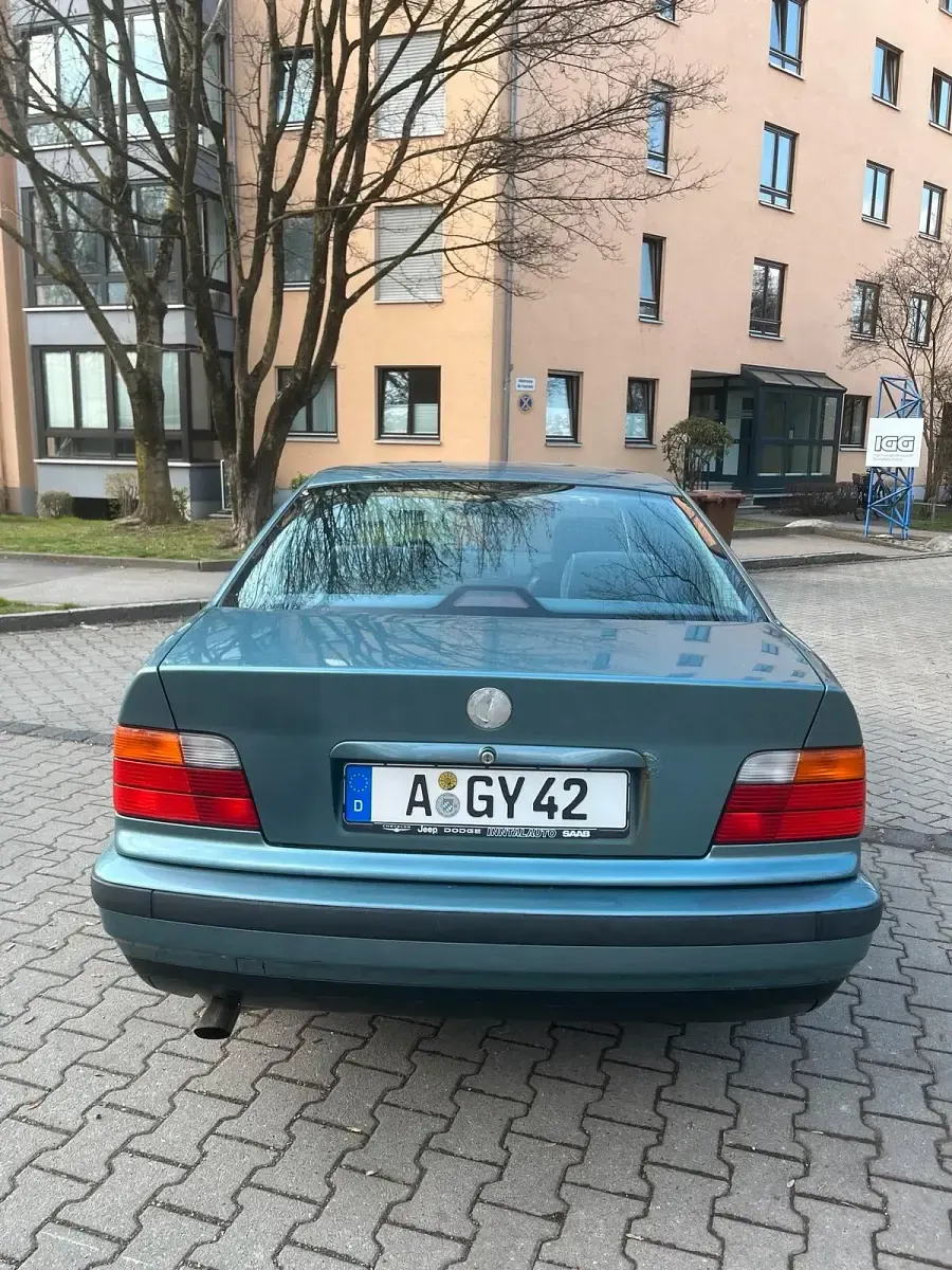 Używany BMW 320 150 KM (110 kW) 1997 Zielony Sedan/Limuzyna