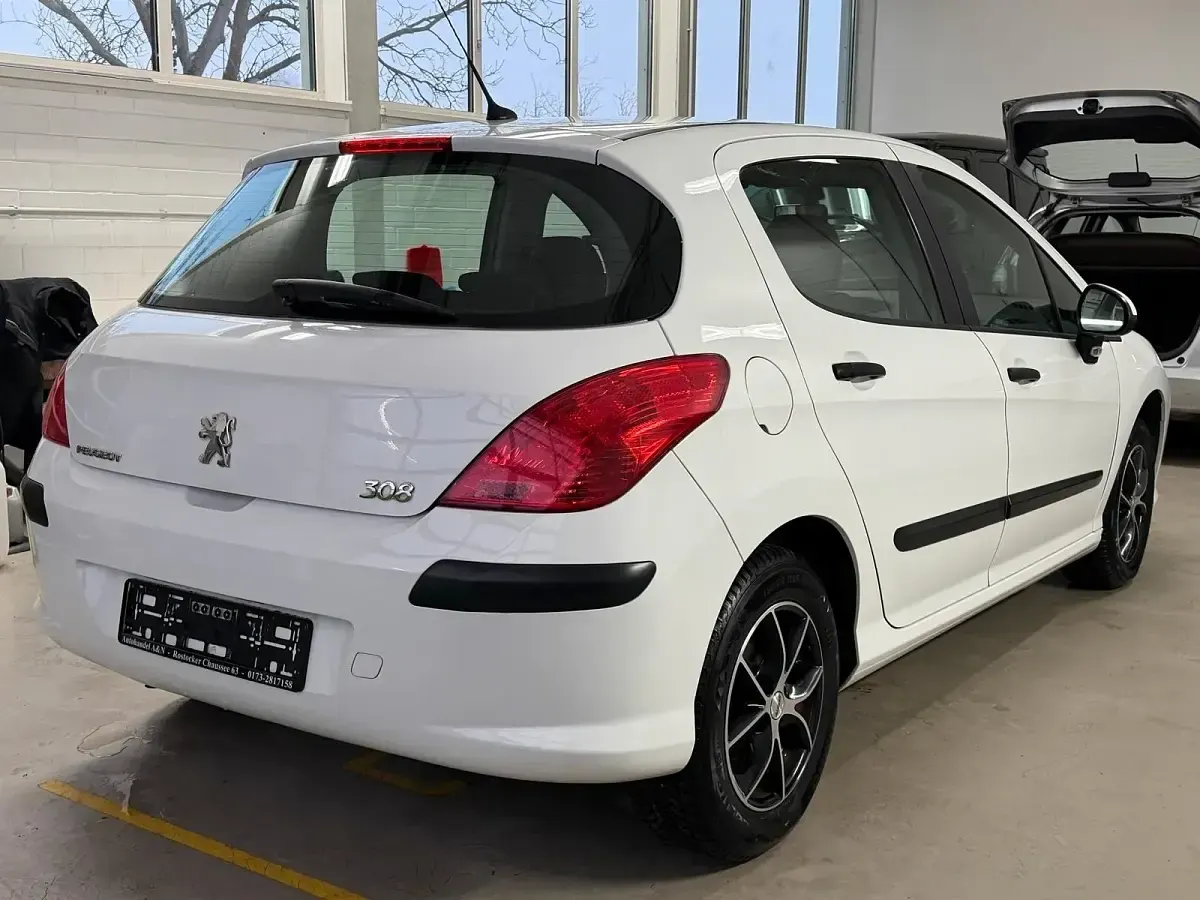 Gebraucht Peugeot 308 Filou 95 PS (69 kW) 2009 Weiß Limousine