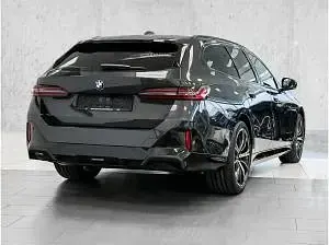 Neu BMW 520 M Sport 197 PS (144 kW) 2026 Grau (sophistograu brillanteffekt metallic) Kombi