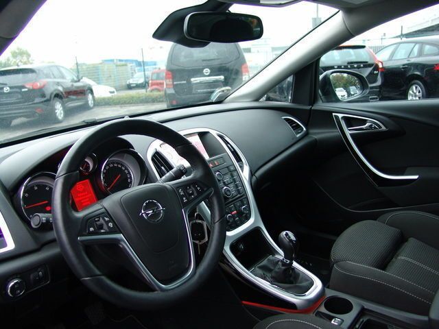 Gebraucht Opel Astra Sport 165 PS (121 kW) 2014 Schwarz metallic Kombi