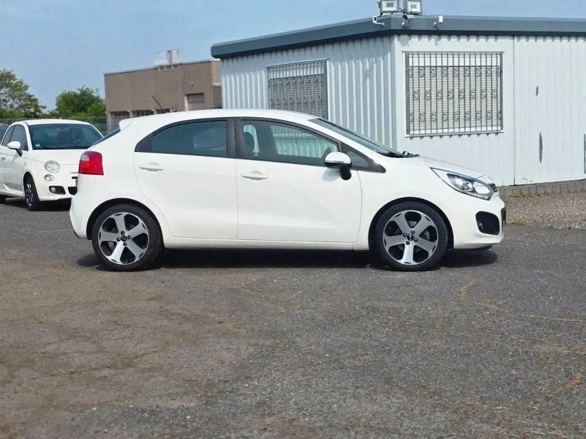 Gebraucht Kia Rio Spirit 86 PS (63 kW) 2012 Weiß Limousine