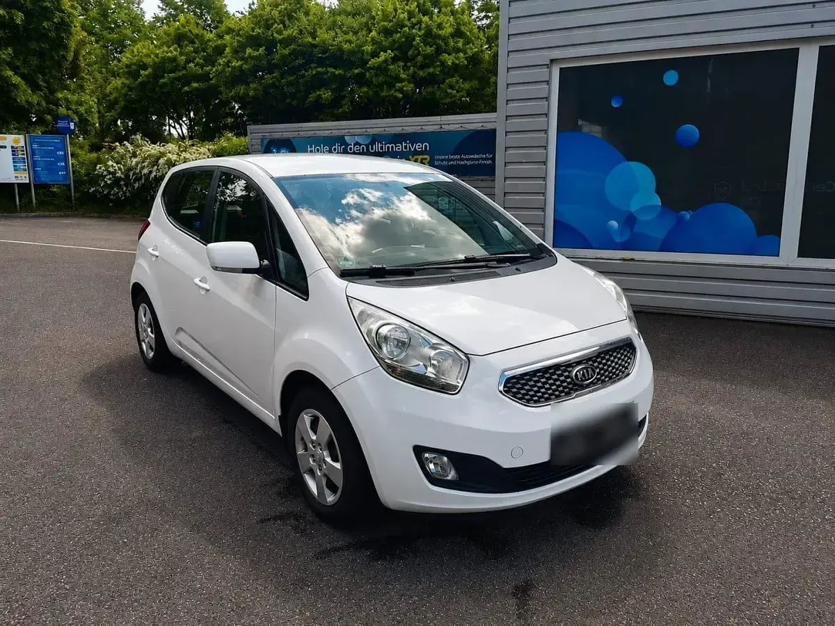 Używany Kia Venga 90 KM (66 kW) 2011 Biały Hatchback
