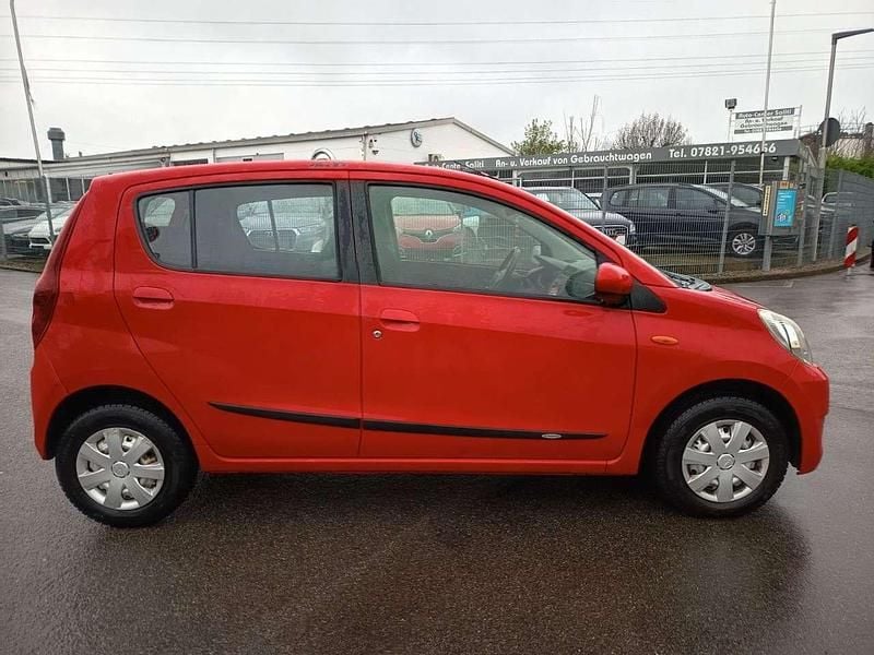 Gebraucht Daihatsu Cuore 58 PS (42 kW) 2011 Rot Kleinwagen