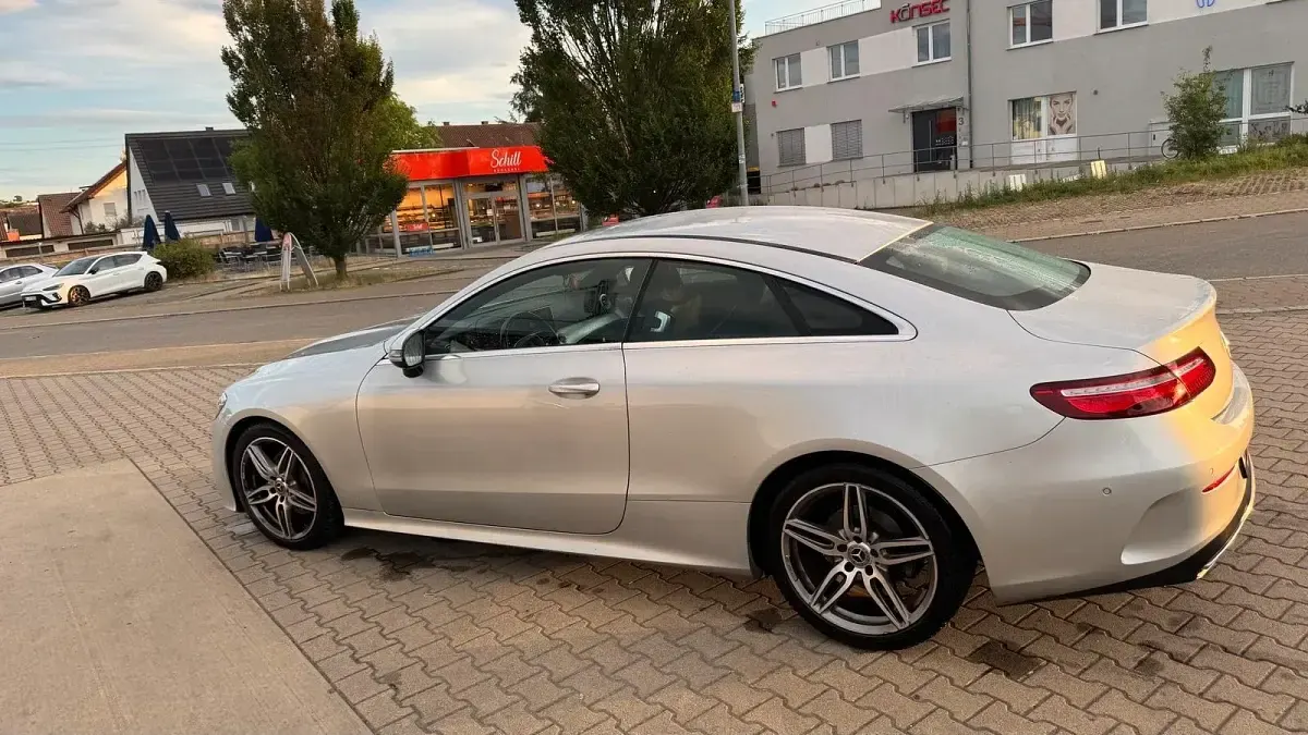 Gebraucht Mercedes E200 AMG 184 PS (135 kW) 2018 Silber Coupé