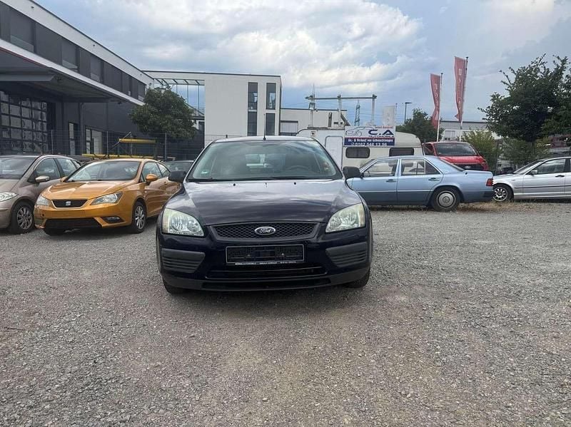Marineblau Gebraucht 2006 Ford Focus Trend Kleinwagen | 1.300 € (Fairer Preis) - Bild 1/4