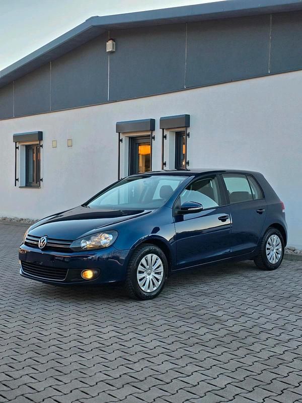 Gebraucht VW Golf VI 105 PS (77 kW) 2010 Blau Kleinwagen