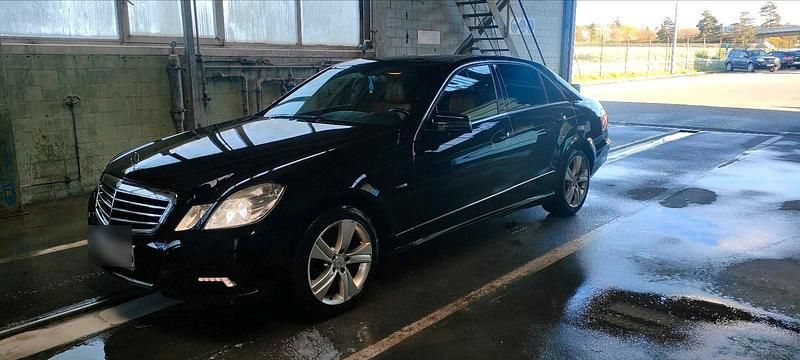 Gebraucht Mercedes E350 234 PS (172 kW) 2009 Schwarz Limousine