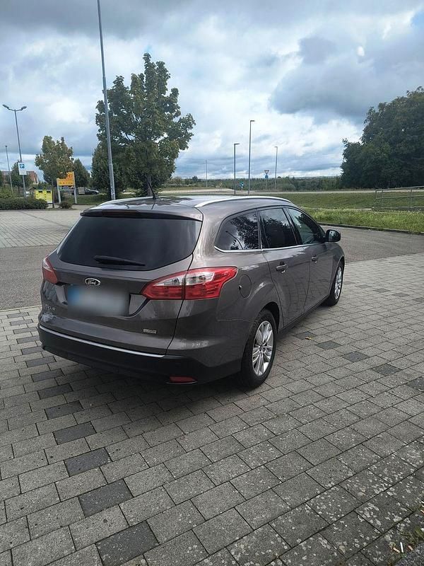 Gebraucht Ford Focus Titanium 116 PS (85 kW) 2011 Braun Kombi