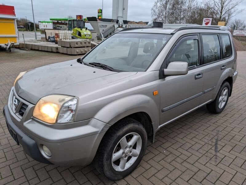 Grau Gebraucht 2004 Nissan X-Trail Comfort SUV | 850 € (Superpreis) - Bild 1/4