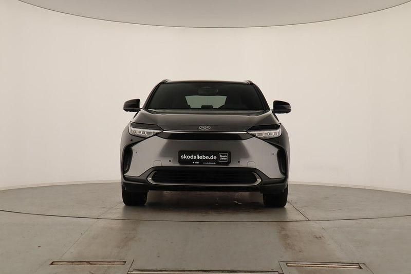 Gebraucht Toyota bZ4X 150 kW (204 PS) 2023 Precious metal (1l5)/ black (202) SUV