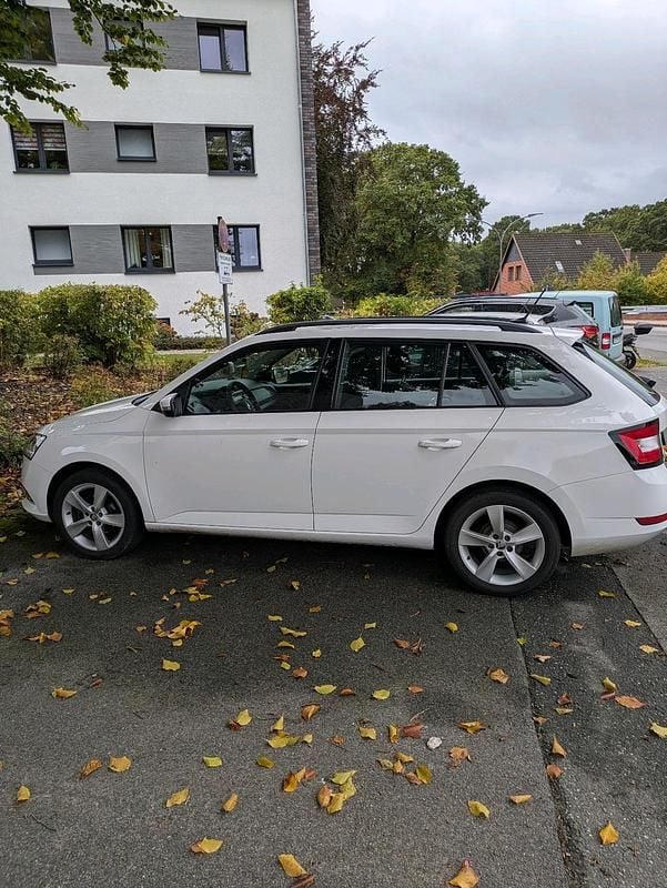 Weiß Gebraucht 2020 Skoda Fabia Kombi | 10.500 € (Guter Preis) - Bild 1/4
