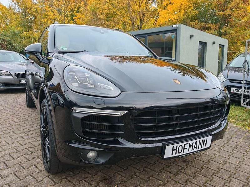 Schwarz Gebraucht 2018 Porsche Cayenne Platinum Edition SUV | 35.890 € (Etwas zu teuer) - Bild 1/4