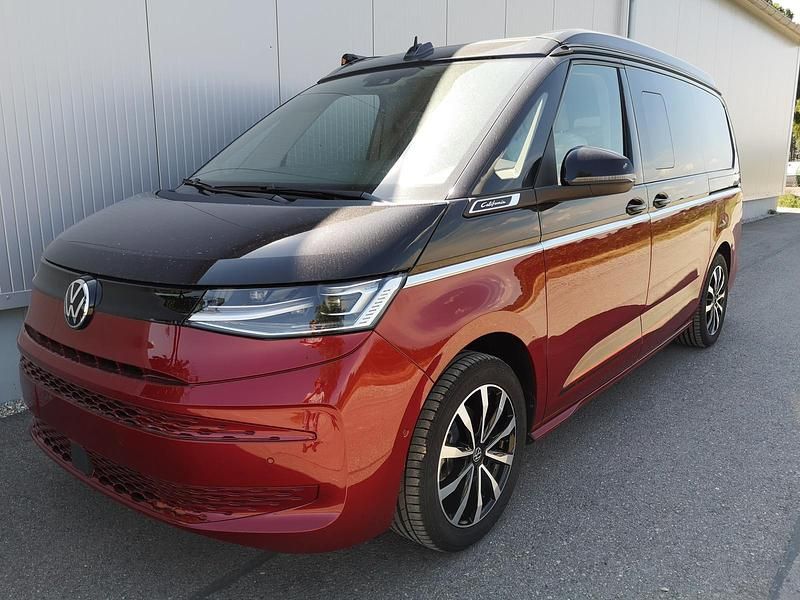 Neu VW T7 Highline 150 PS (110 kW) 2025 Deepblack perleffekt / fortanarot metallic Van