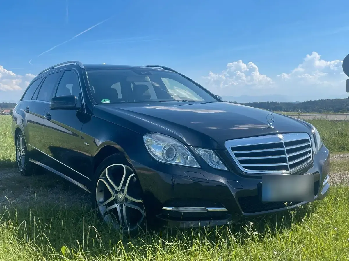 Gebraucht Mercedes E200 184 PS (135 kW) 2011 Schwarz Kombi