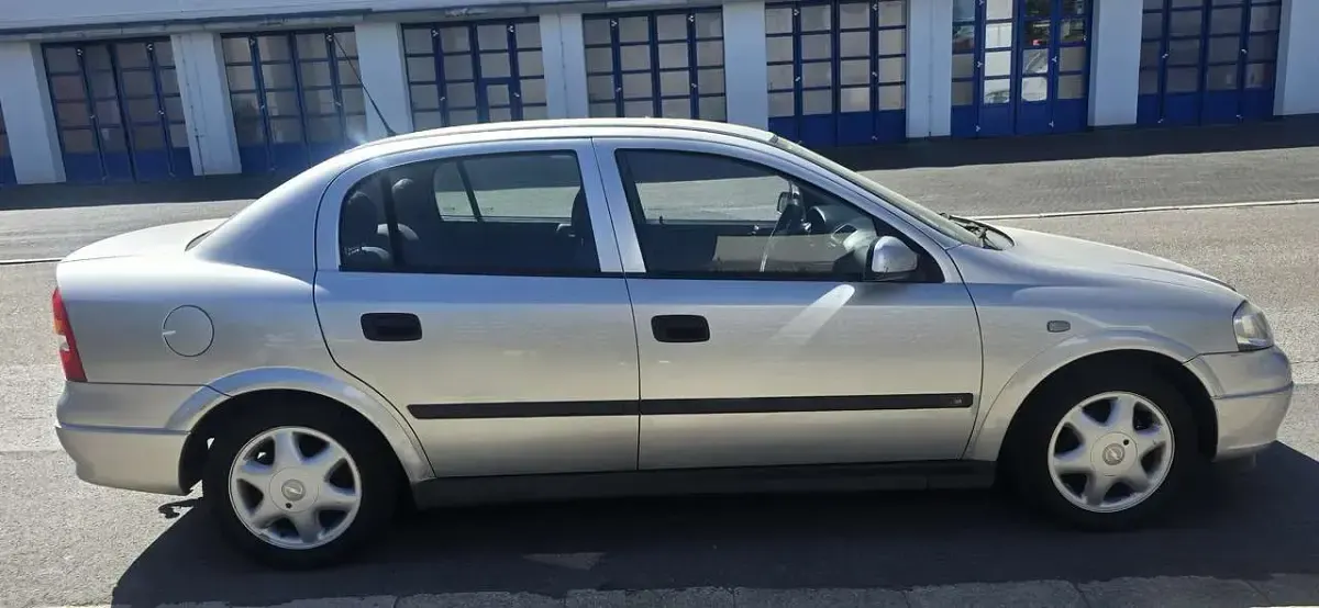 Second-hand Opel Astra Basis 101 CP (74 kW) 2001 Gri Hatchback