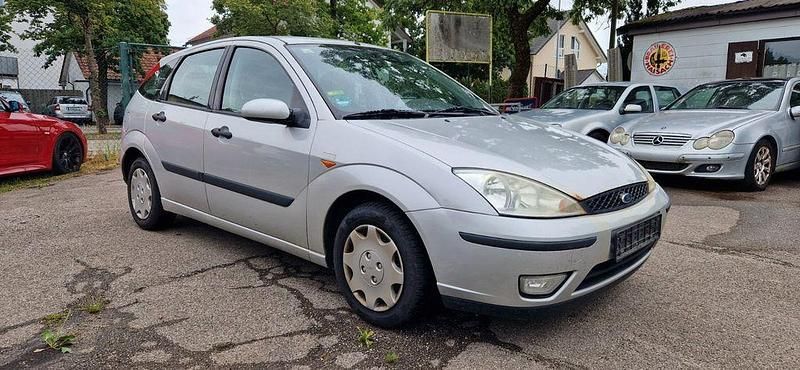 Silber Gebraucht 2002 Ford Focus Limousine | 500 € (Superpreis) - Bild 1/4