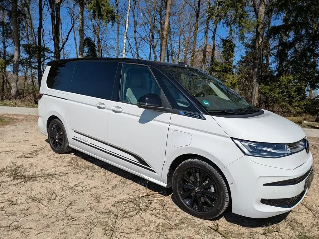 Gebraucht VW Multivan Edition 218 PS (160 kW) 2023 Weiß Van / Kleinbus