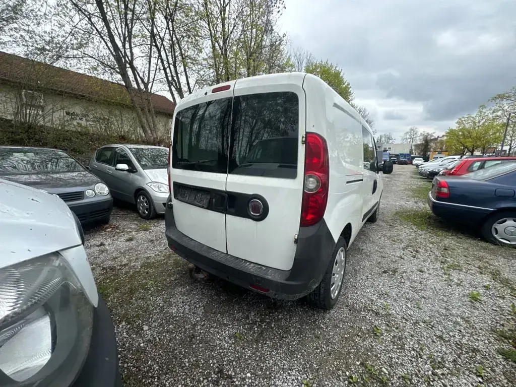 Gebraucht Fiat Doblò 90 PS (66 kW) 2011 Weiß Van / Kleinbus