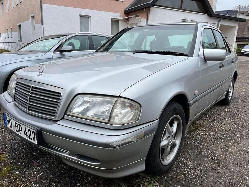 Gebraucht Mercedes C180 Classic 122 PS (89 kW) 1997 Silber Limousine