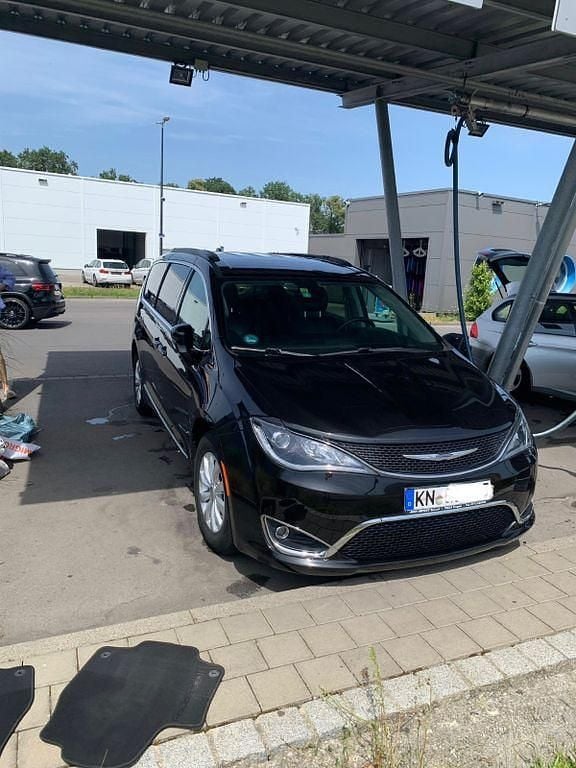 Schwarz Gebraucht 2016 Chrysler Pacifica SUV | 18.900 € - Bild 1/4