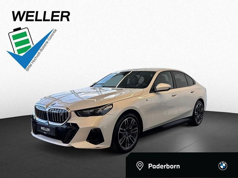 Weiss Gebraucht 2025 BMW i5 Comfort Edition Limousine | 58.350 € - Bild 1/3