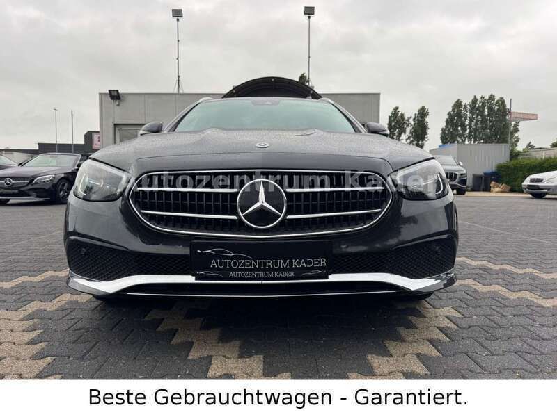 Olivgruen matt Gebraucht 2020 Mercedes E300 Kombi | 29.900 € (Fairer Preis) - Bild 1/4