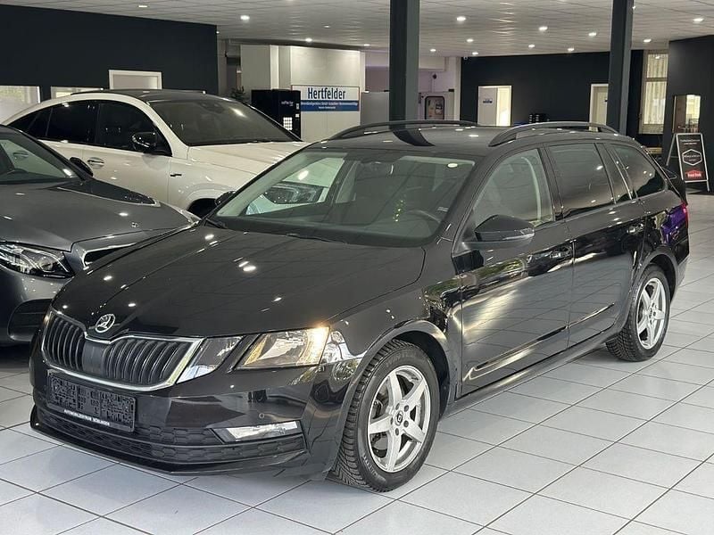 Schwarz Gebraucht 2018 Skoda Octavia Ambition Kombi | 11.990 € (Guter Preis) - Bild 1/4