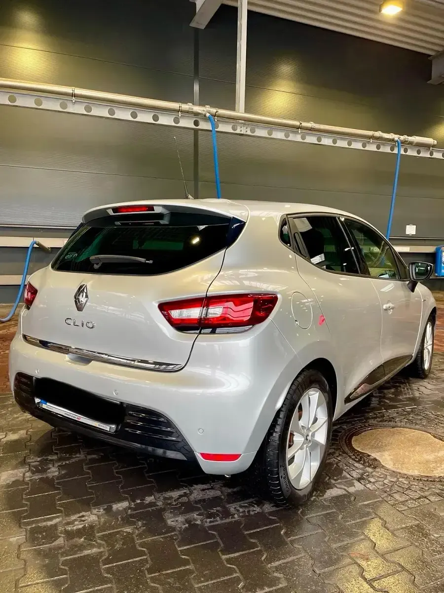 Gebraucht Renault Clio LIMITED 73 PS (53 kW) 2017 Silber Kleinwagen