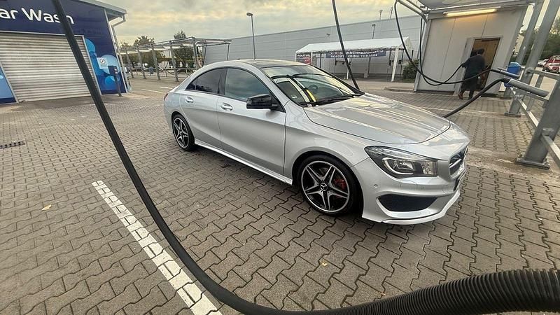 Silber Gebraucht 2013 Mercedes 250 Coupé | 16.000 € - Bild 1/4