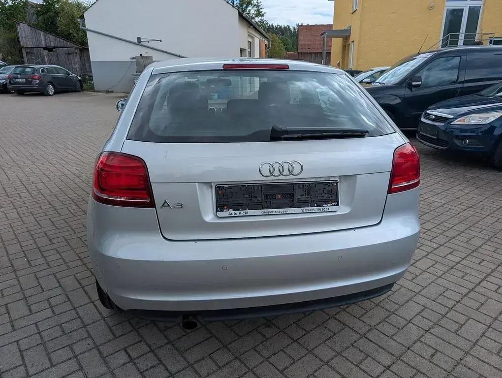 Używany Audi A3 Attraction 102 KM (75 kW) 2010 Srebrny Hatchback