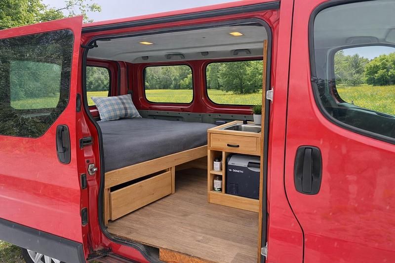 Gebraucht Renault Trafic 90 PS (66 kW) 2010 Rot Van / Kleinbus